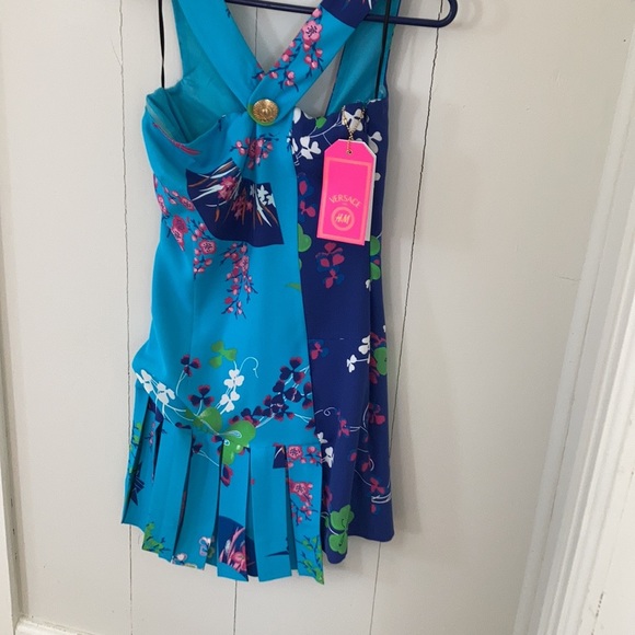 Stunning dress never warped a special edition - Picture 4 of 6